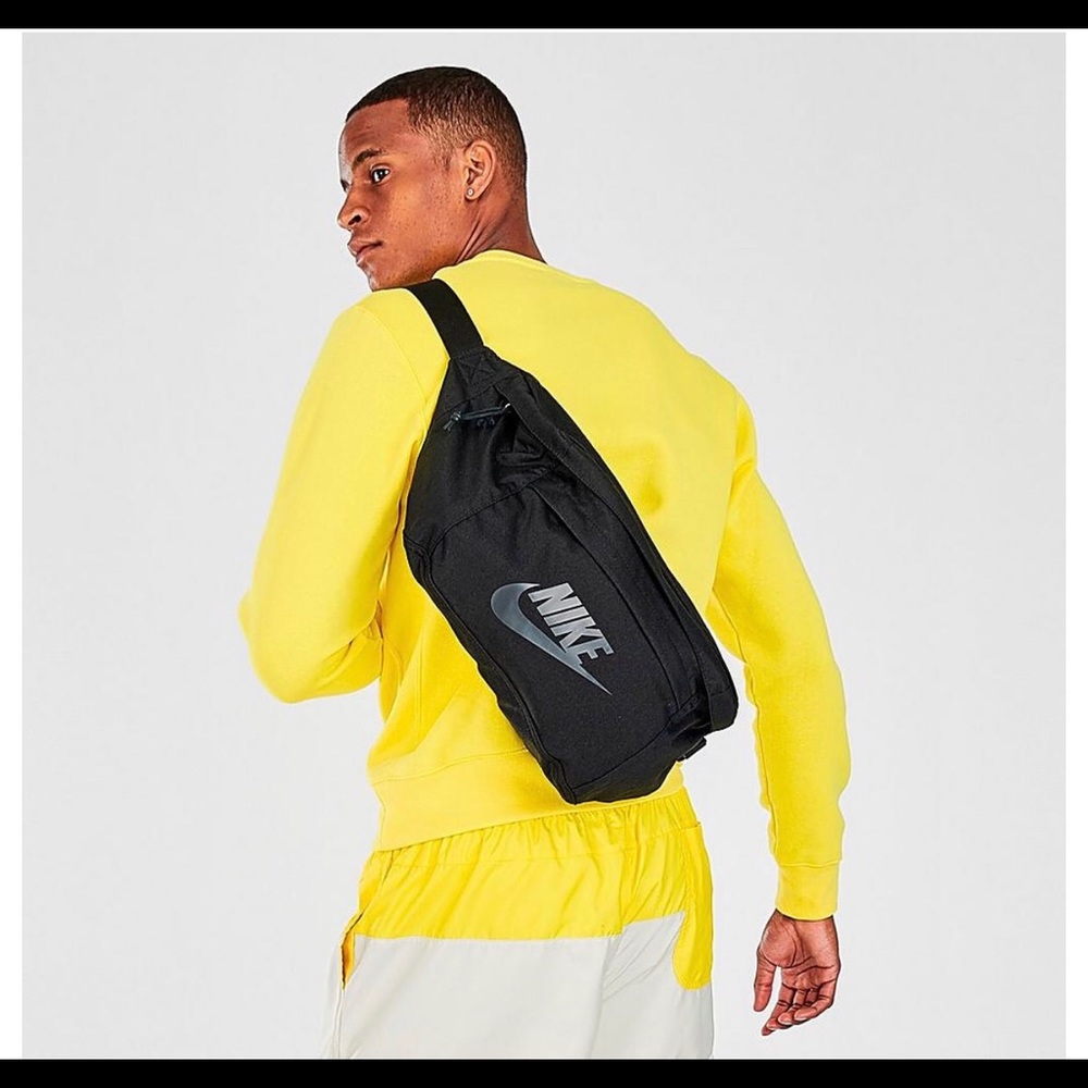 Nike Tech Hip Pack